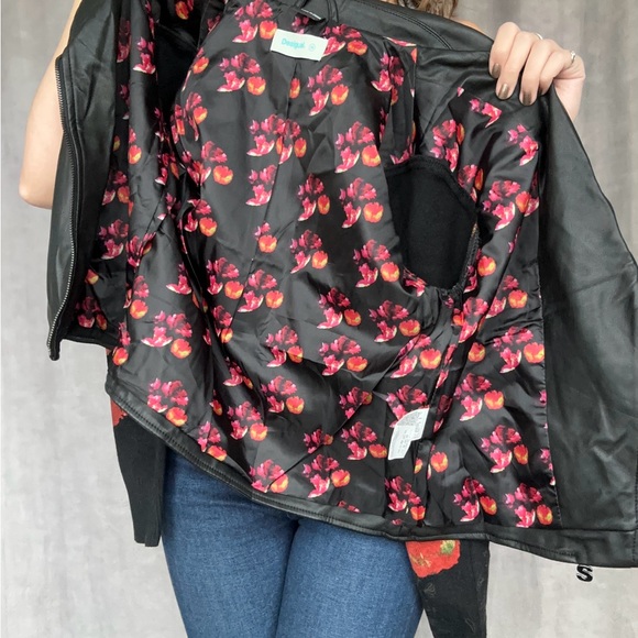 Desigual Black Faux Leather Jacket with Knit Floral Sleeves, Size 36 Small - Picture 3 of 7
